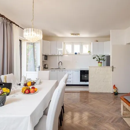 Marko Apartment *